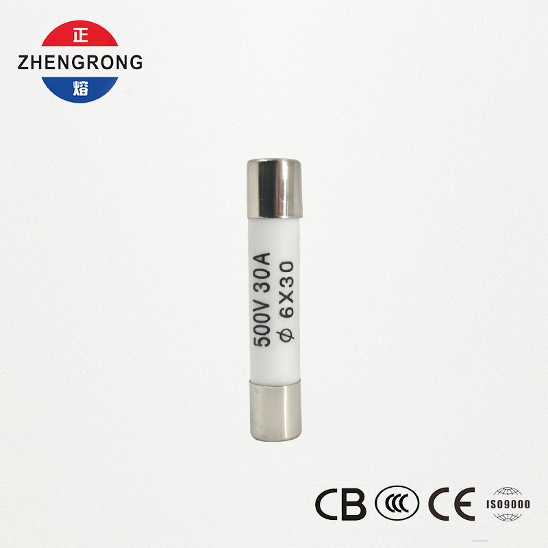 Fusibles R058 6*30mm de haute qualité 30A pour les distributeurs internationaux